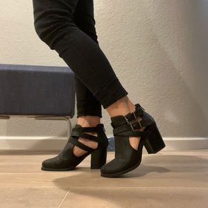 Soda side buckle peep ankle heels